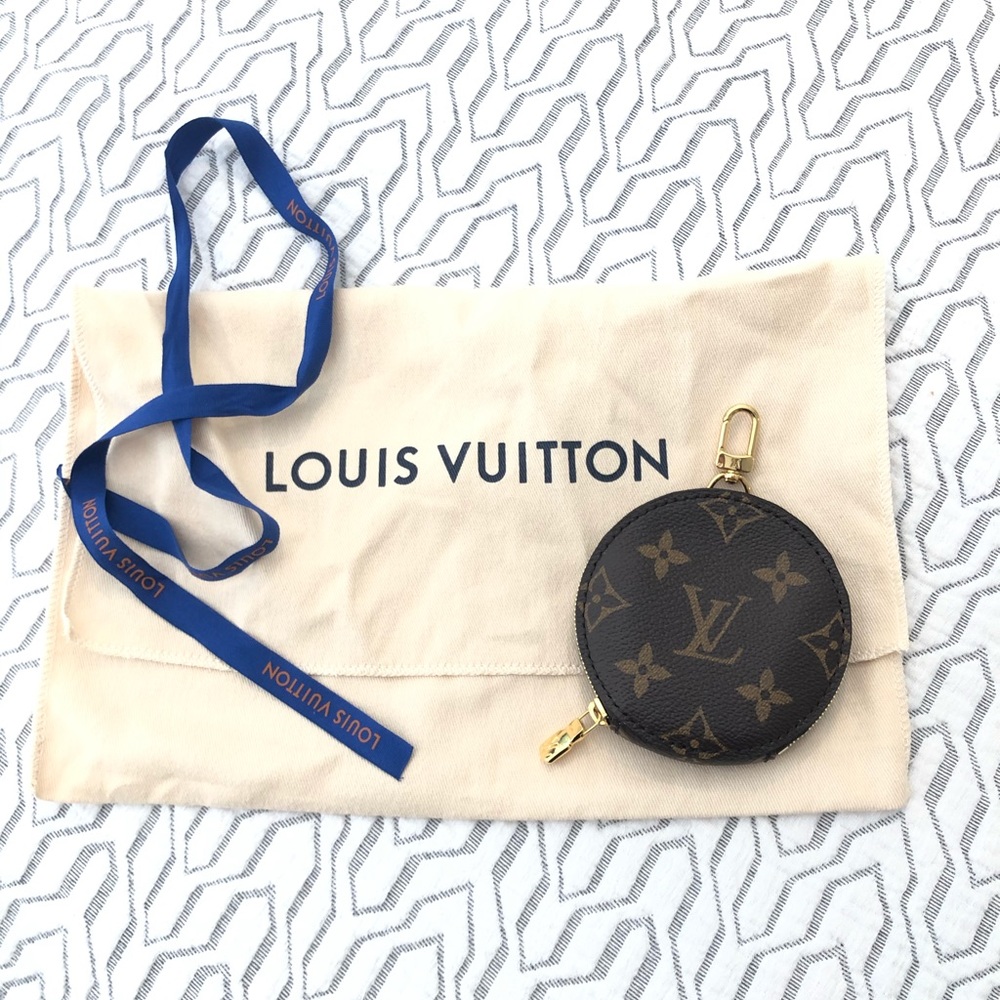 Louis Vuitton round zip coin pouch